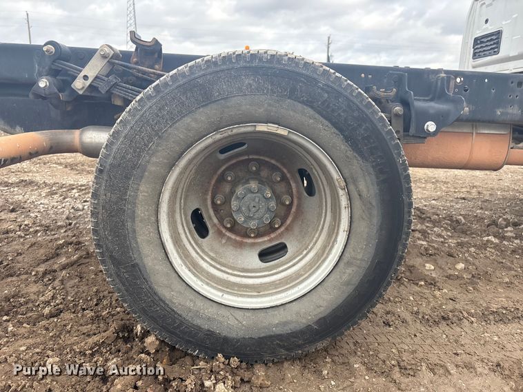 image for item EV2806 2020 Ford F350 Crew Cab pickup truck cab and chassis