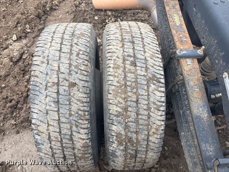 image for item EV2806 2020 Ford F350 Crew Cab pickup truck cab and chassis