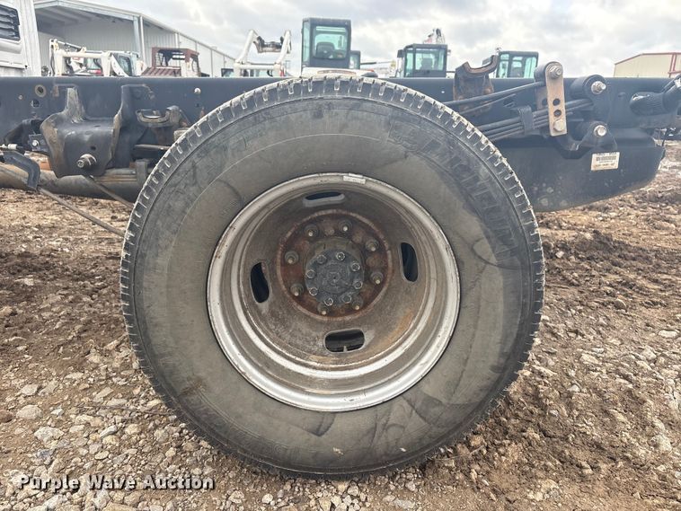 image for item EV2806 2020 Ford F350 Crew Cab pickup truck cab and chassis