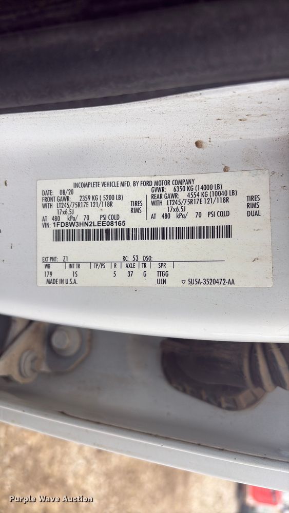 image for item EV2806 2020 Ford F350 Crew Cab pickup truck cab and chassis