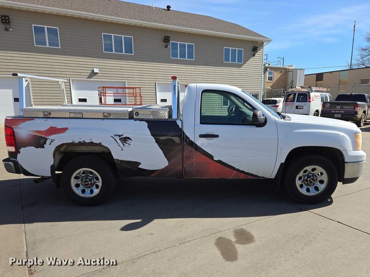 image for item EV5510 2010 GMC Sierra pickup truck