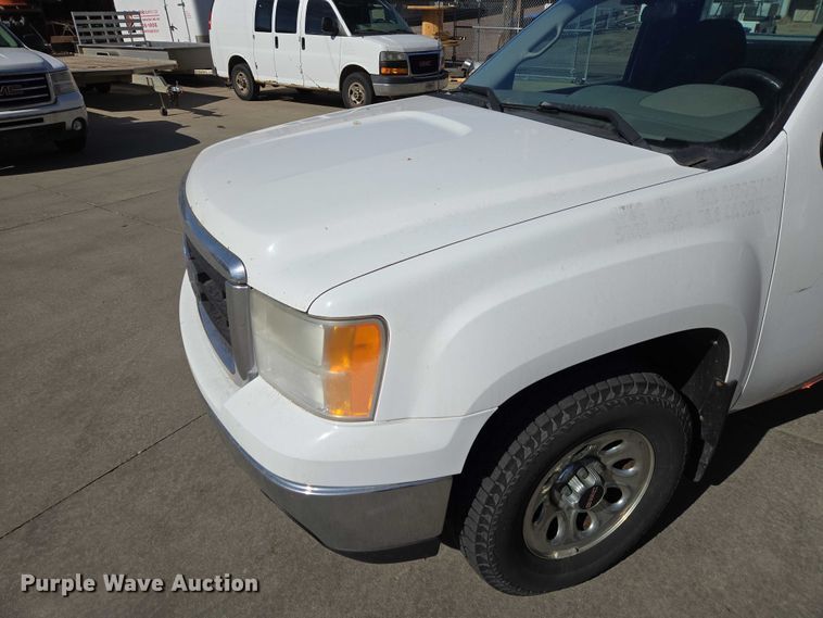 image for item EV5510 2010 GMC Sierra pickup truck