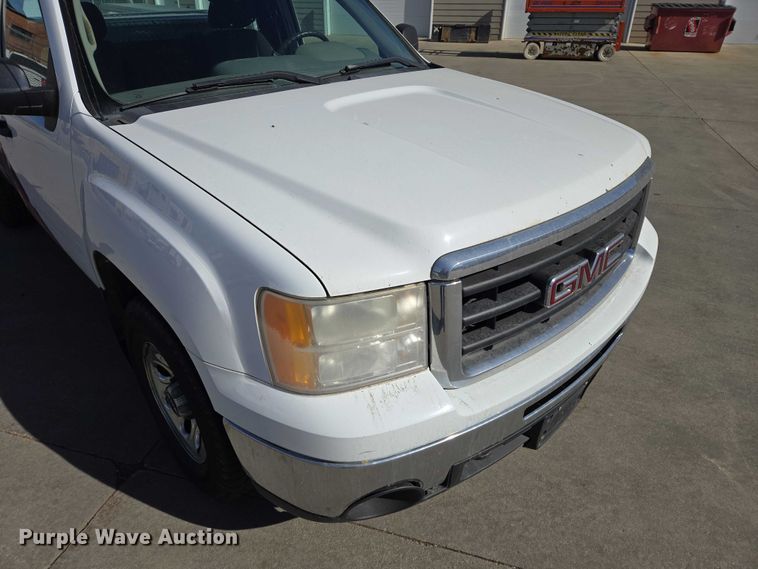 image for item EV5510 2010 GMC Sierra pickup truck