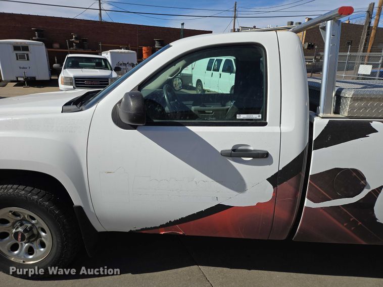 image for item EV5510 2010 GMC Sierra pickup truck