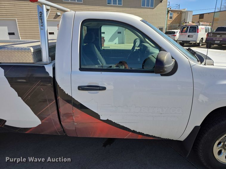 image for item EV5510 2010 GMC Sierra pickup truck