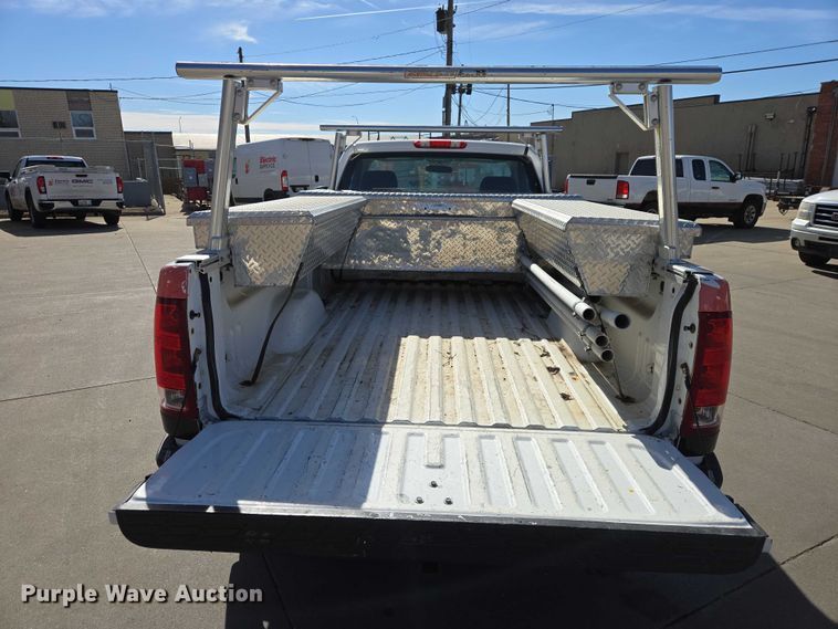 image for item EV5510 2010 GMC Sierra pickup truck