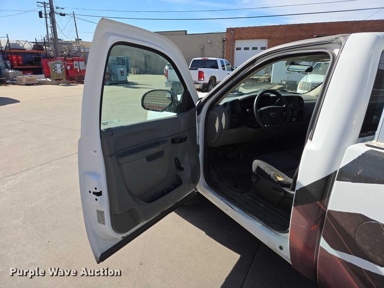 image for item EV5510 2010 GMC Sierra pickup truck