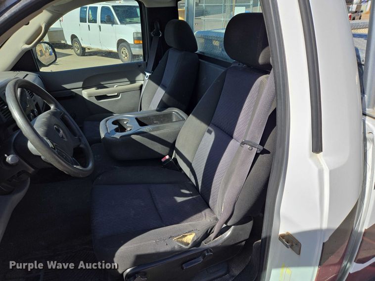 image for item EV5510 2010 GMC Sierra pickup truck