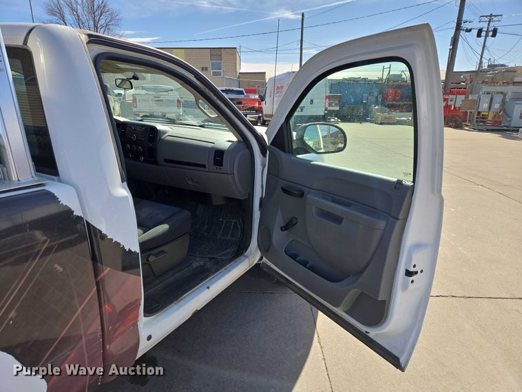 image for item EV5510 2010 GMC Sierra pickup truck