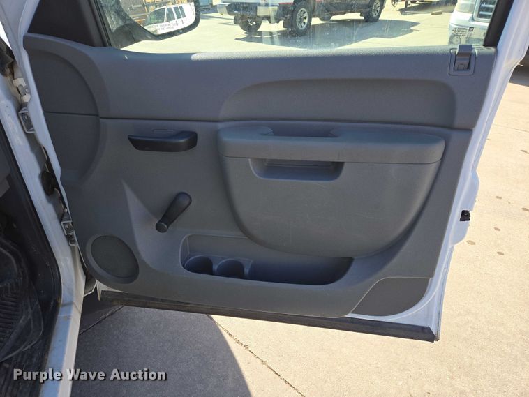 image for item EV5510 2010 GMC Sierra pickup truck