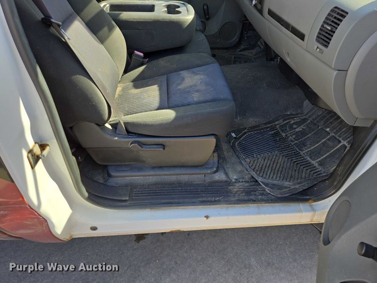 image for item EV5510 2010 GMC Sierra pickup truck