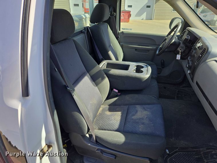 image for item EV5510 2010 GMC Sierra pickup truck