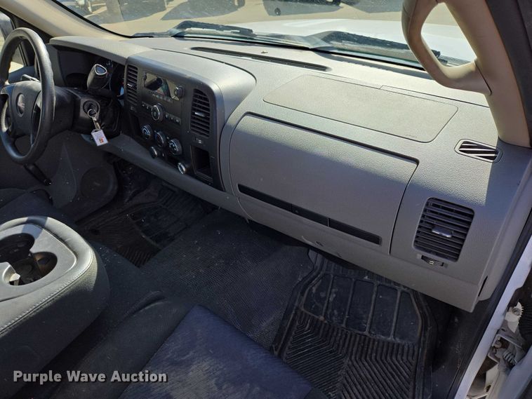 image for item EV5510 2010 GMC Sierra pickup truck