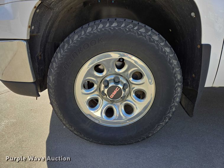 image for item EV5510 2010 GMC Sierra pickup truck