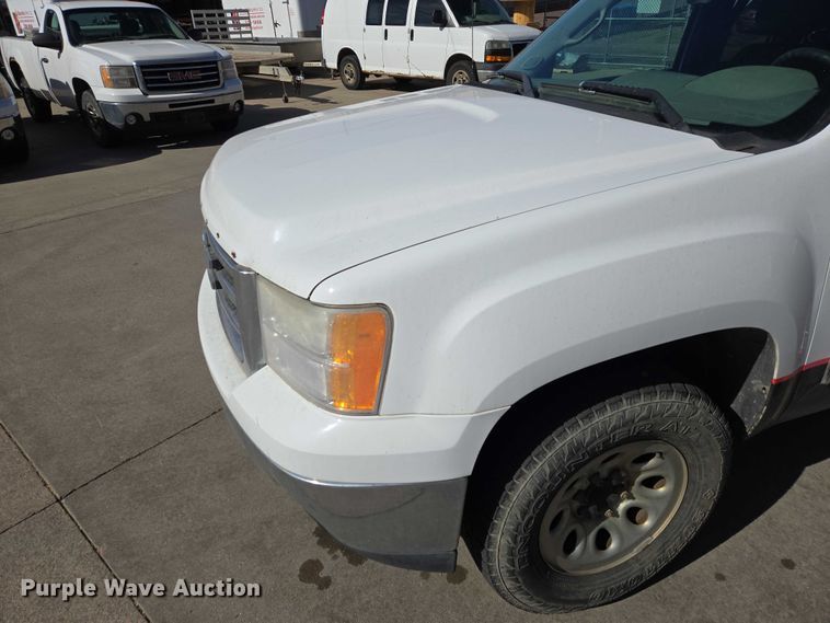 image for item EV5511 2012 GMC Sierra Ext. Cab pickup truck
