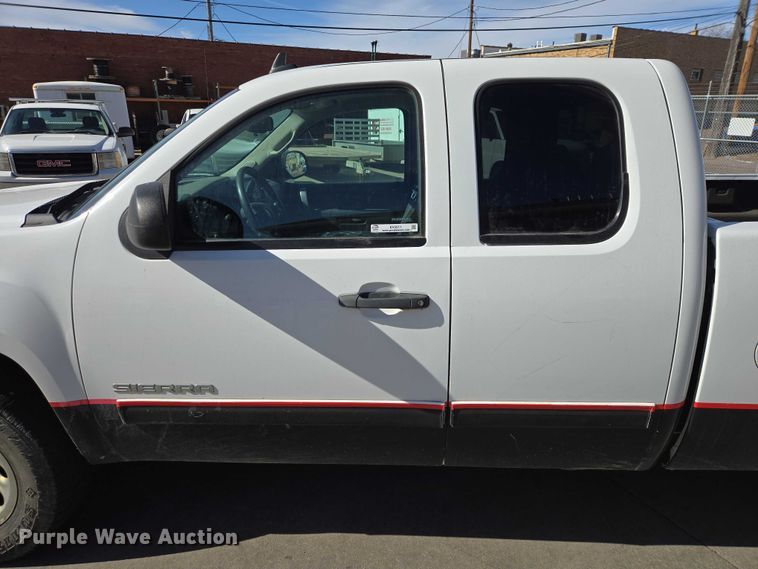 image for item EV5511 2012 GMC Sierra Ext. Cab pickup truck