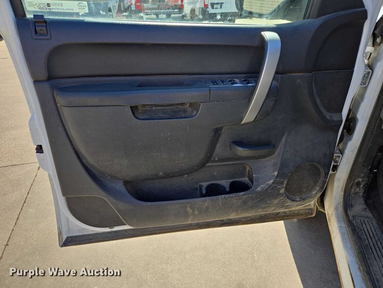 image for item EV5511 2012 GMC Sierra Ext. Cab pickup truck