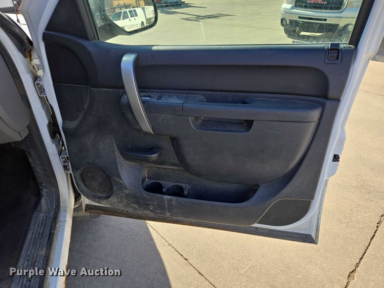 image for item EV5511 2012 GMC Sierra Ext. Cab pickup truck