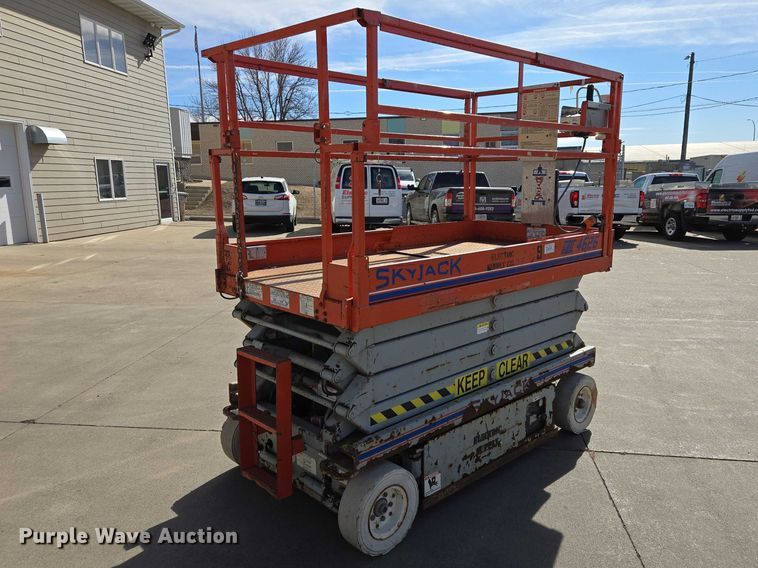 image for item EV5512 2001 Skyjack 4626 scissor lift