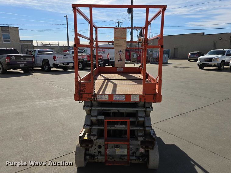 image for item EV5512 2001 Skyjack 4626 scissor lift