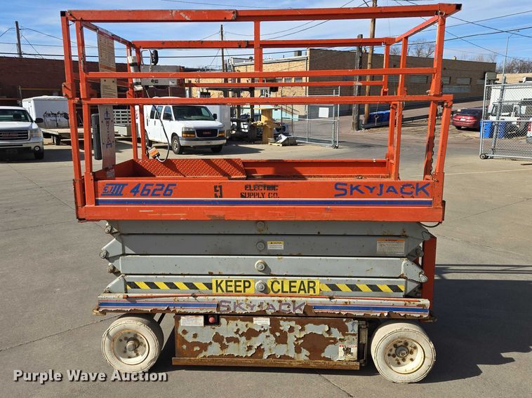 image for item EV5512 2001 Skyjack 4626 scissor lift