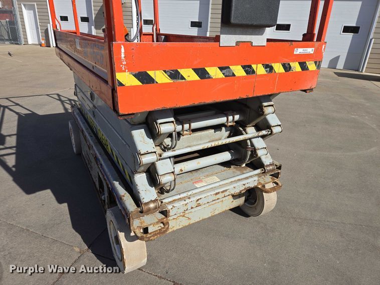 image for item EV5512 2001 Skyjack 4626 scissor lift
