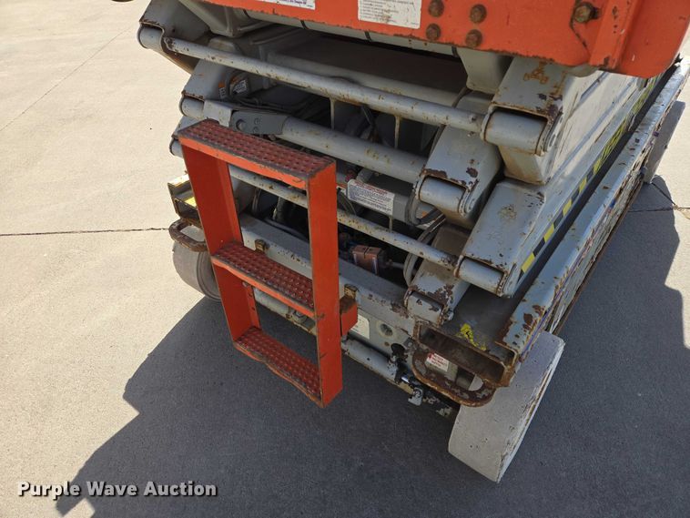 image for item EV5512 2001 Skyjack 4626 scissor lift