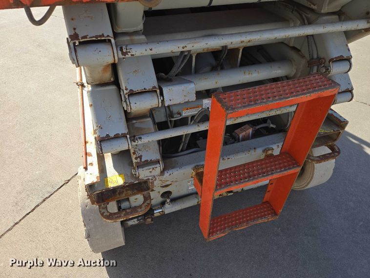 image for item EV5512 2001 Skyjack 4626 scissor lift