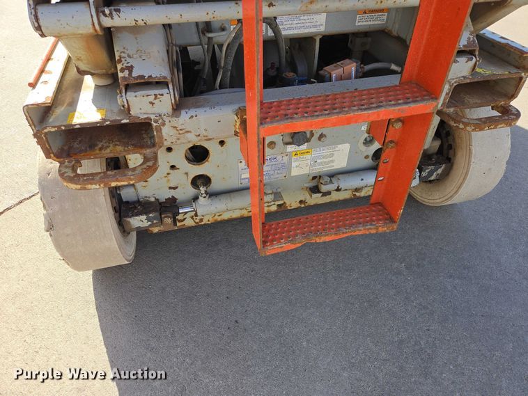 image for item EV5512 2001 Skyjack 4626 scissor lift