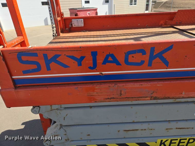 image for item EV5512 2001 Skyjack 4626 scissor lift