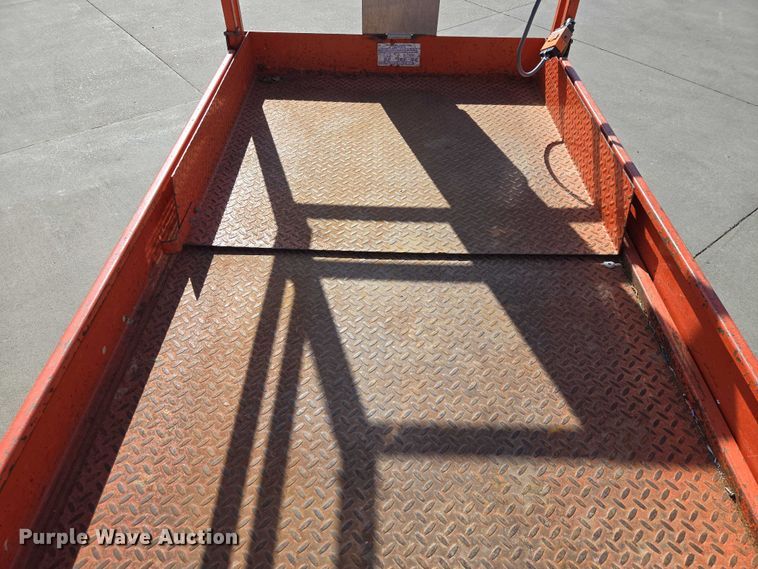 image for item EV5512 2001 Skyjack 4626 scissor lift