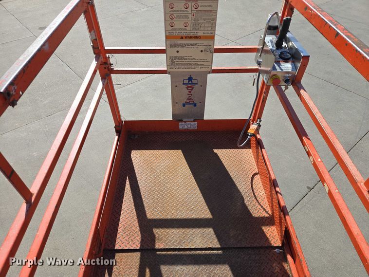 image for item EV5512 2001 Skyjack 4626 scissor lift