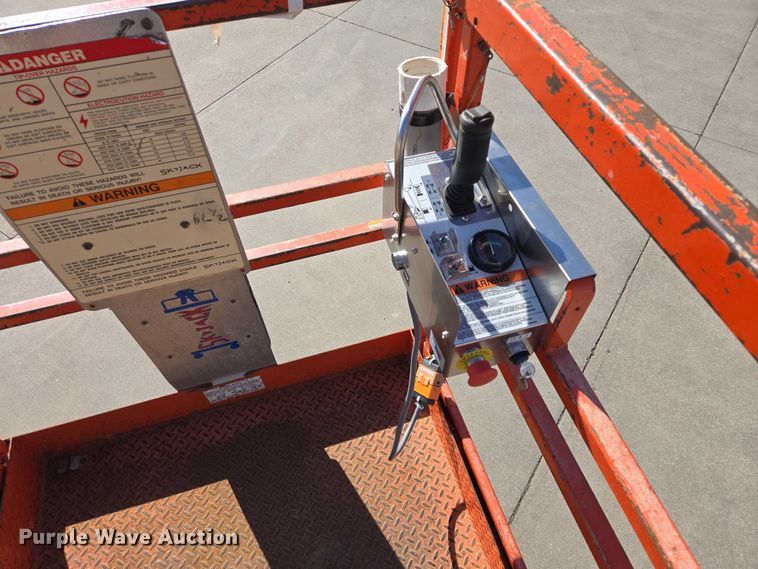 image for item EV5512 2001 Skyjack 4626 scissor lift