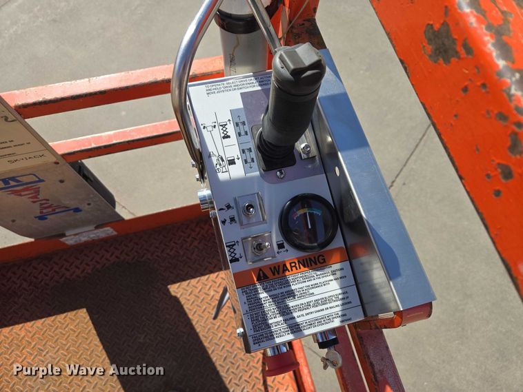 image for item EV5512 2001 Skyjack 4626 scissor lift
