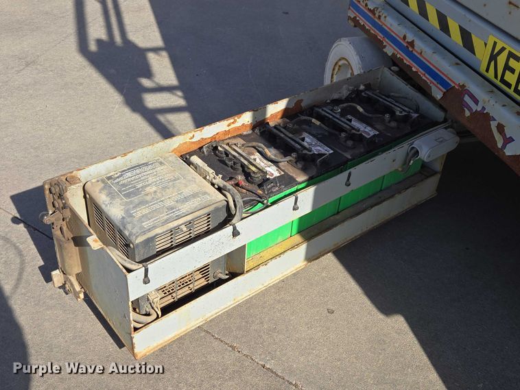 image for item EV5512 2001 Skyjack 4626 scissor lift