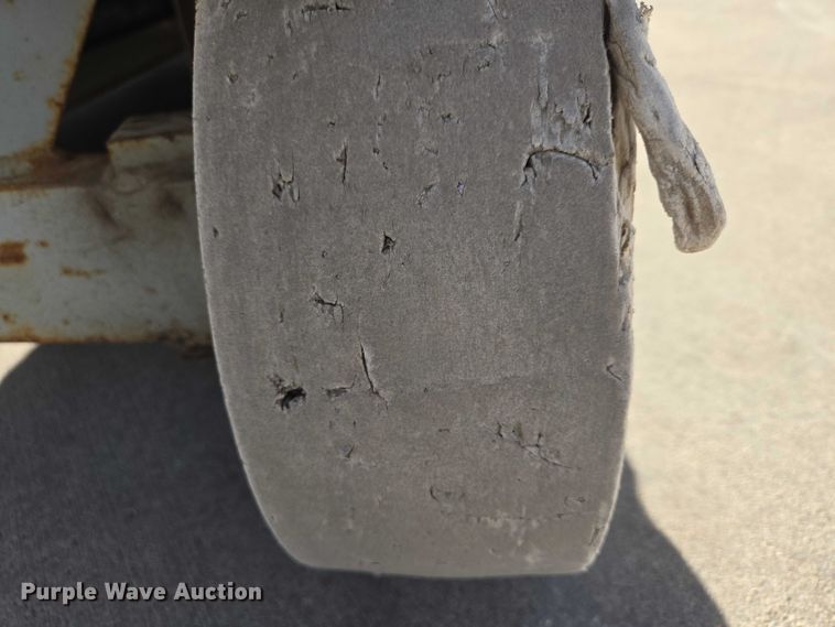 image for item EV5512 2001 Skyjack 4626 scissor lift