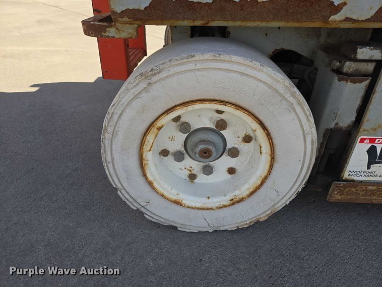 image for item EV5512 2001 Skyjack 4626 scissor lift