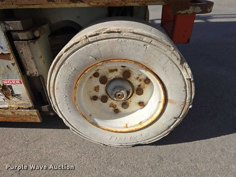 image for item EV5512 2001 Skyjack 4626 scissor lift