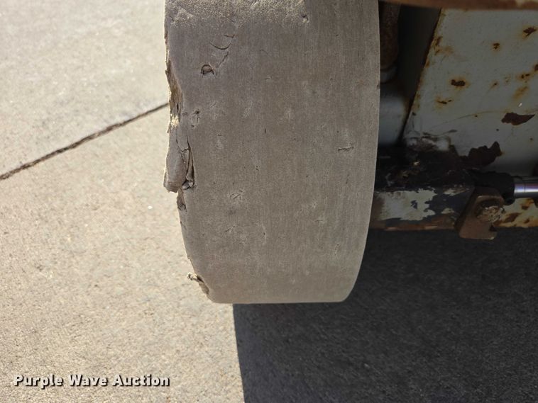 image for item EV5512 2001 Skyjack 4626 scissor lift