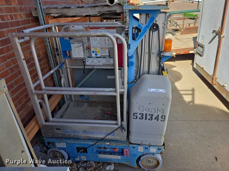 image for item EV5513 2004 Genie GR-12 vertical lift