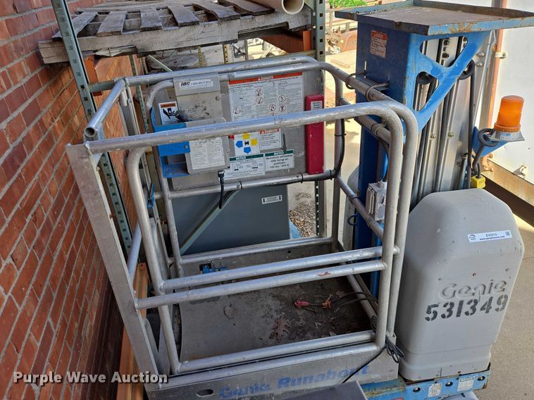 image for item EV5513 2004 Genie GR-12 vertical lift
