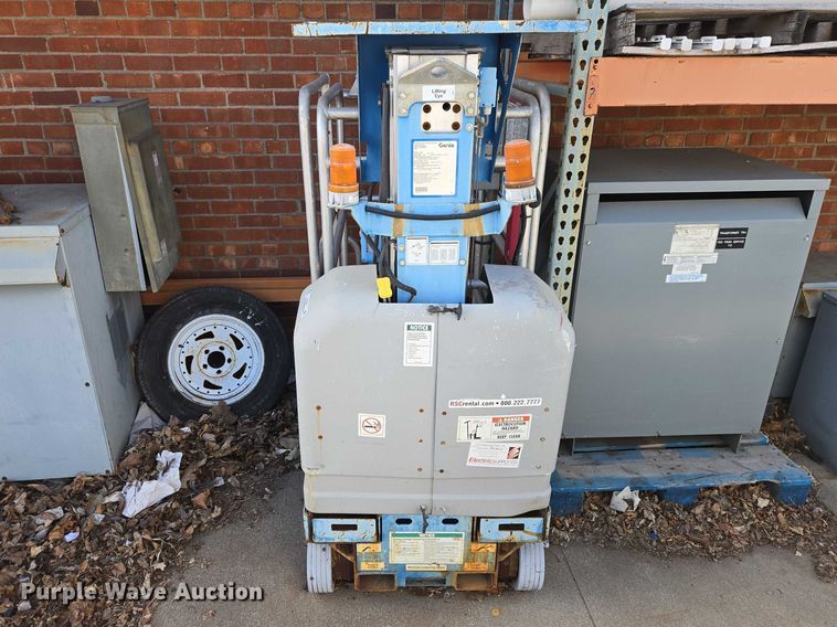 image for item EV5513 2004 Genie GR-12 vertical lift