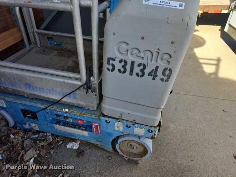 image for item EV5513 2004 Genie GR-12 vertical lift