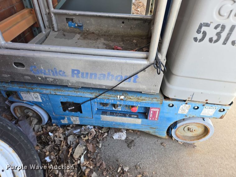 image for item EV5513 2004 Genie GR-12 vertical lift