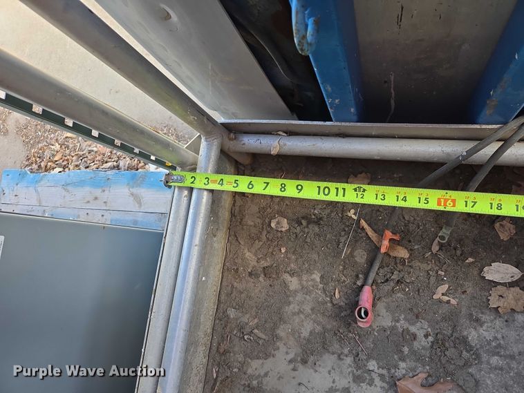 image for item EV5513 2004 Genie GR-12 vertical lift