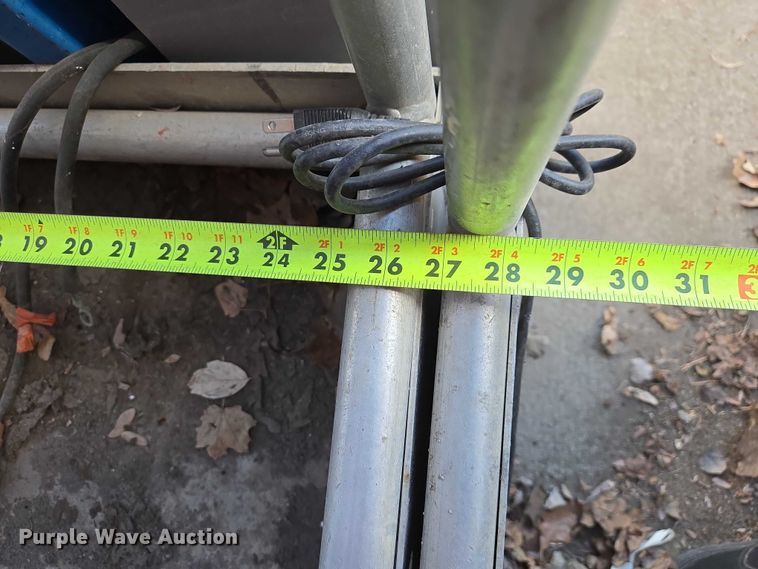 image for item EV5513 2004 Genie GR-12 vertical lift