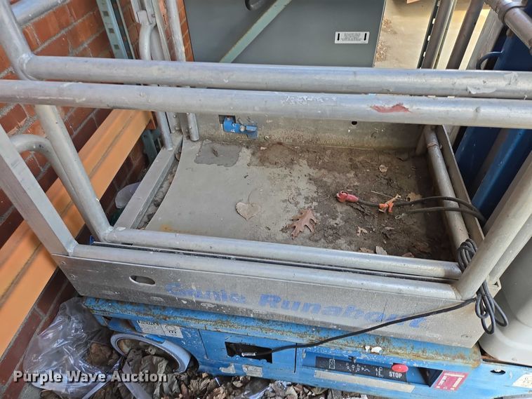 image for item EV5513 2004 Genie GR-12 vertical lift