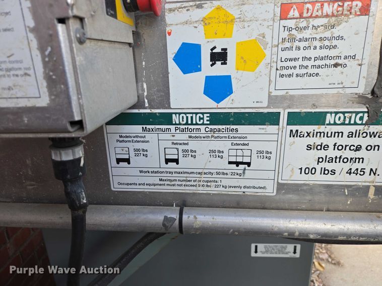 image for item EV5513 2004 Genie GR-12 vertical lift