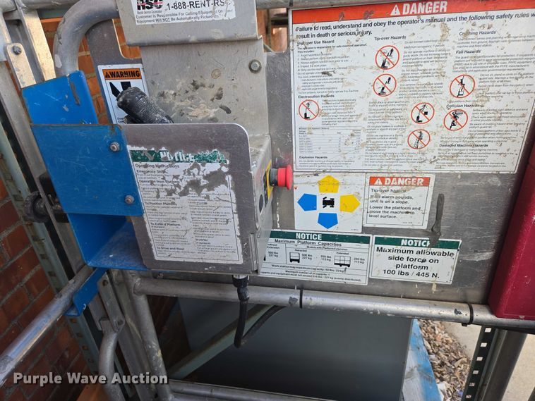 image for item EV5513 2004 Genie GR-12 vertical lift