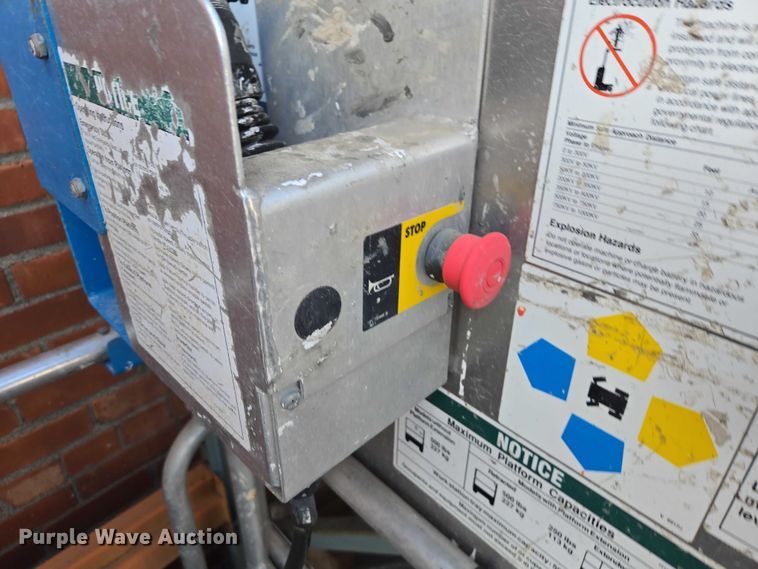 image for item EV5513 2004 Genie GR-12 vertical lift